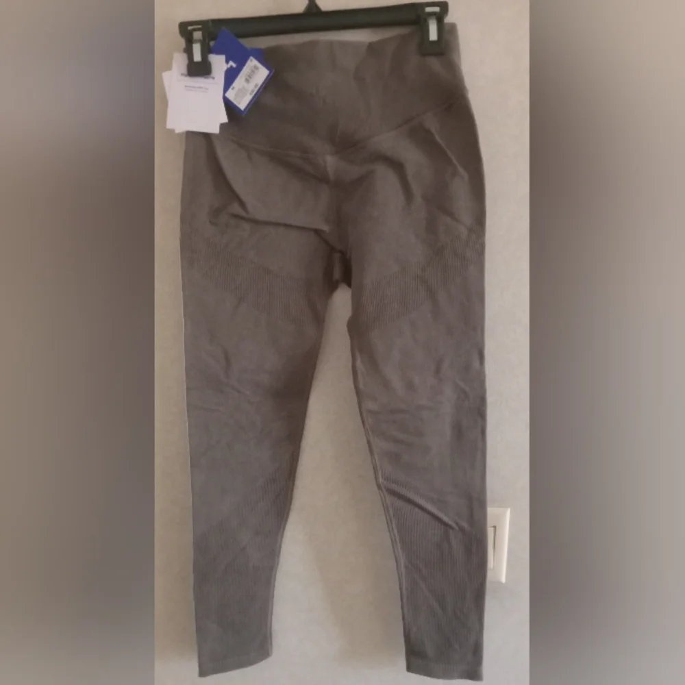 7/8 Length High Rise Leggings - Picture 2 of 5